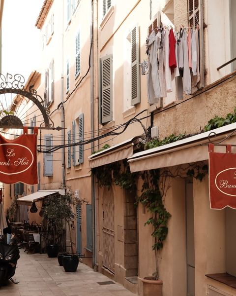 Ruelle commerçante de Saint-Tropez